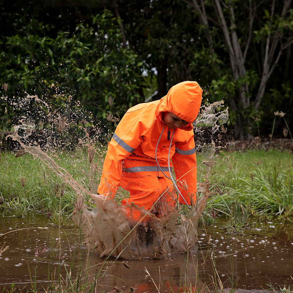 hi-vis-wet-weather-gear-aussie-kids-at-work